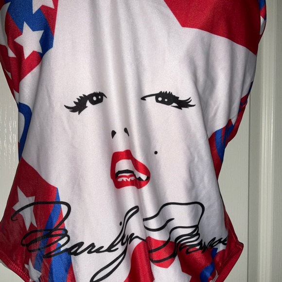 Marilyn Monroe patriotic bathing suit. - Picture 2 of 4